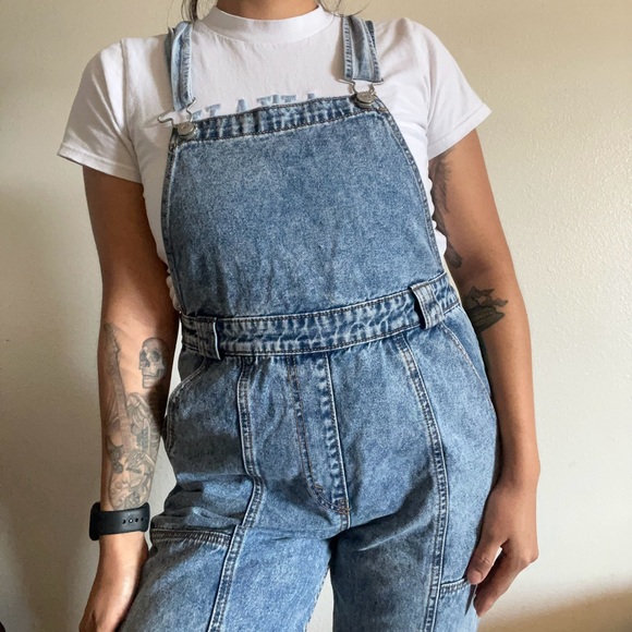 Levi’s Mom Utility Overalls - Picture 2 of 9
